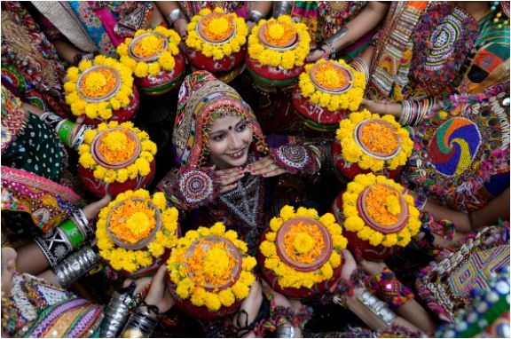 آمادگی برای رقص در گجرات هند